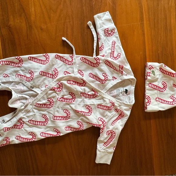 Monica and Andy Holiday onesie and hat Bundle 0-3 and 3-6 mo sizes - Picture 2 of 4